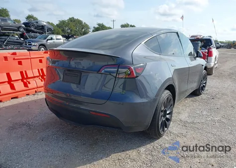 2023 Tesla Model Y Performance Dual Motor All-Wheel Drive z USA, uszkodzony, nr VIN 7SAYGDEF3PF968983